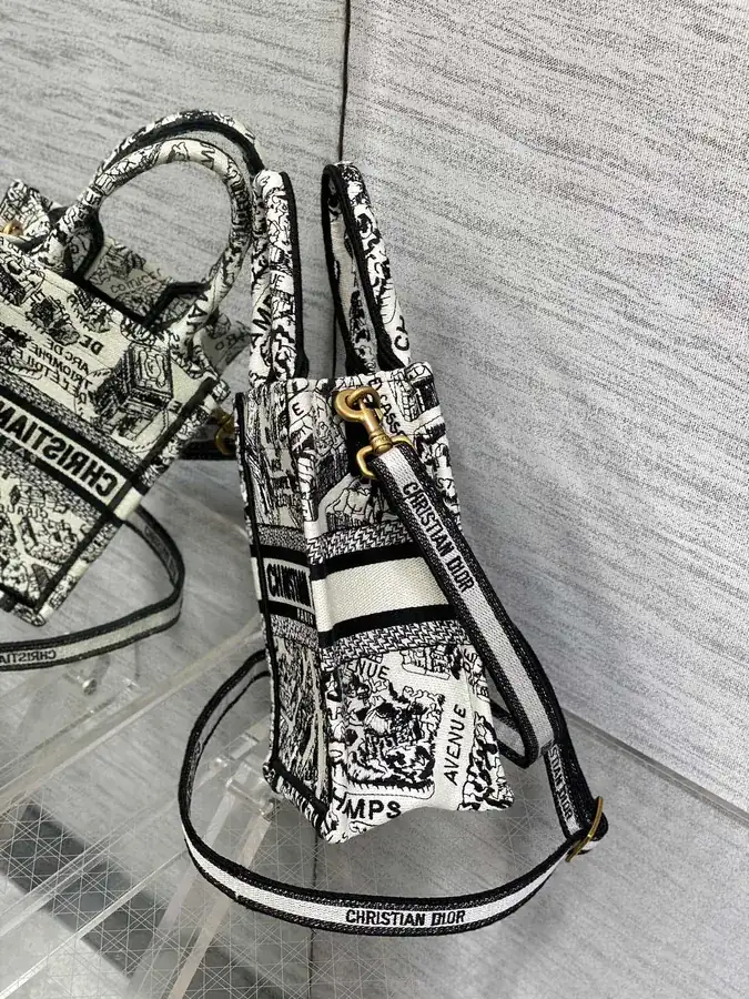 P400 Tote Mini Elegant and Practical