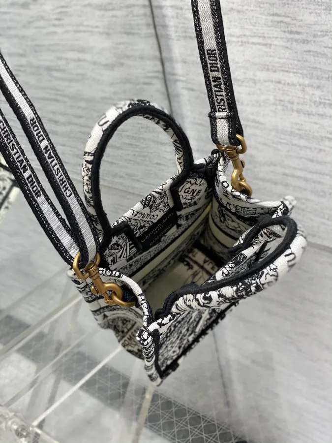 P400 Tote Mini Elegant and Practical