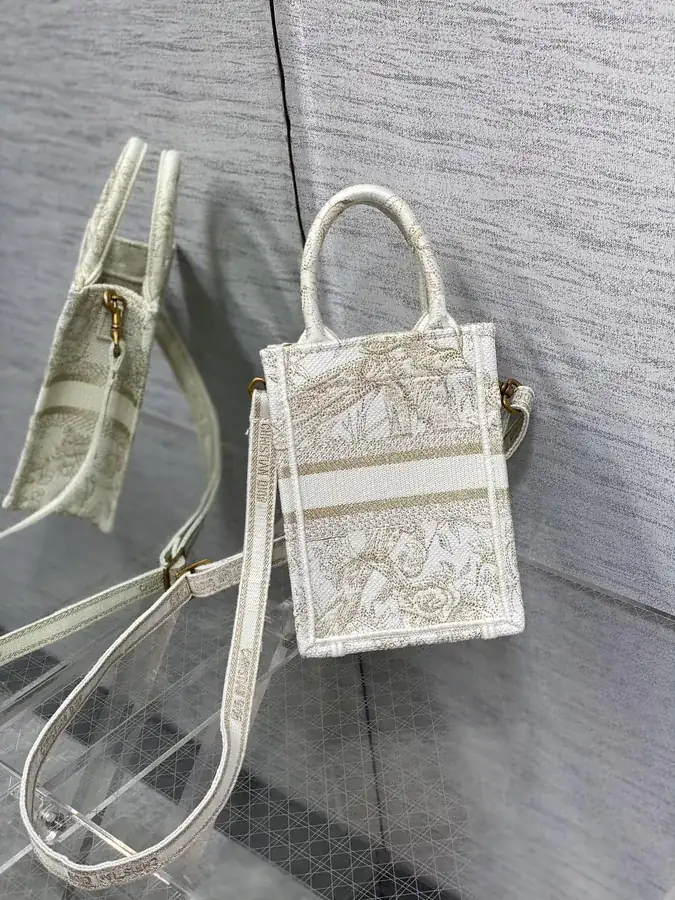 P400 Tote Mini Elegant and Practical