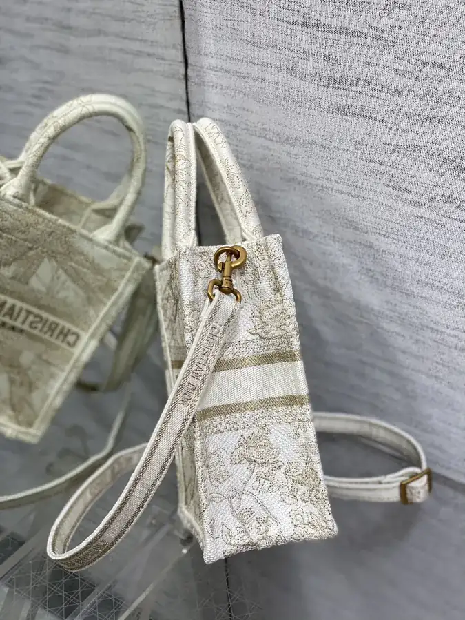 P400 Tote Mini Elegant and Practical