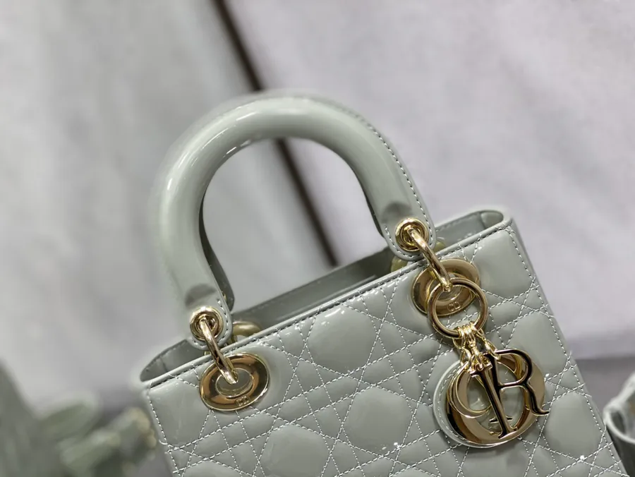P700 Lady Four Compartment Painted Leather Bag in Light Gray