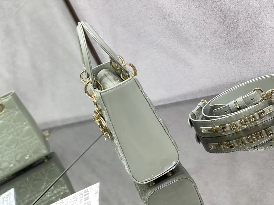 P700 Lady Four Compartment Painted Leather Bag in Light Gray