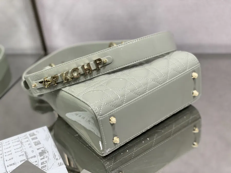 P700 Lady Four Compartment Painted Leather Bag in Light Gray
