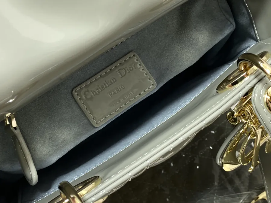 P700 Lady Four Compartment Painted Leather Bag in Light Gray