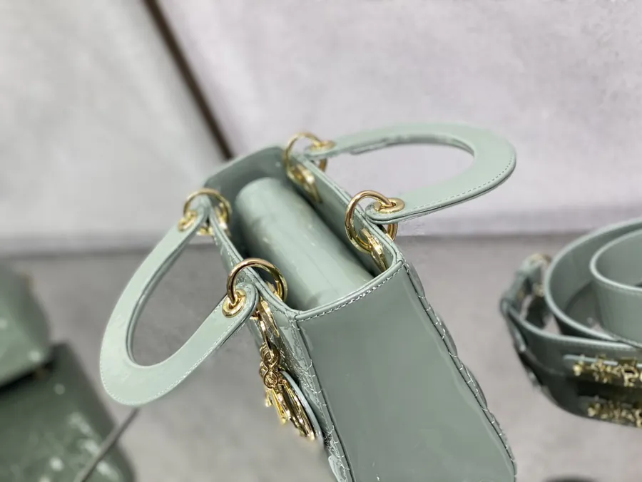 P700Lady Four Compartment Painted Leather Shoulder Bag in Rock Gray