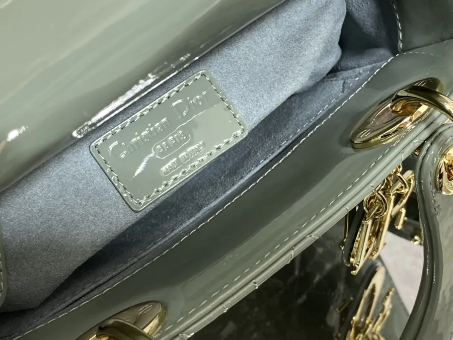P700Lady Four Compartment Painted Leather Shoulder Bag in Rock Gray