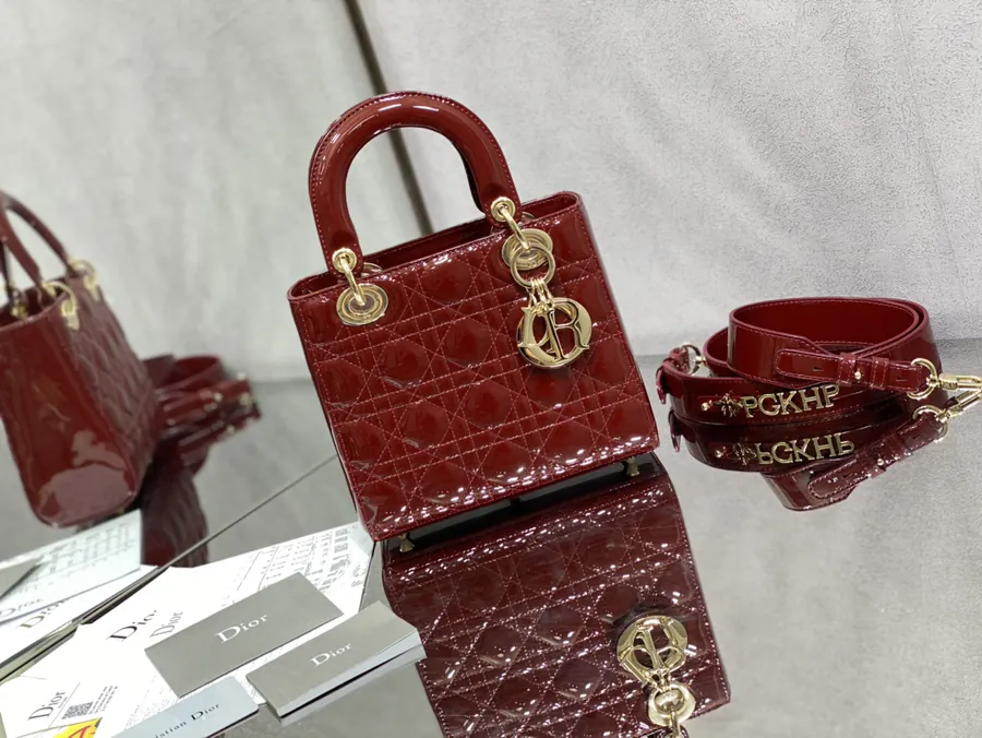 P700 Lady Four Compartment Lacquered Leather Shoulder Bag in Wine Red