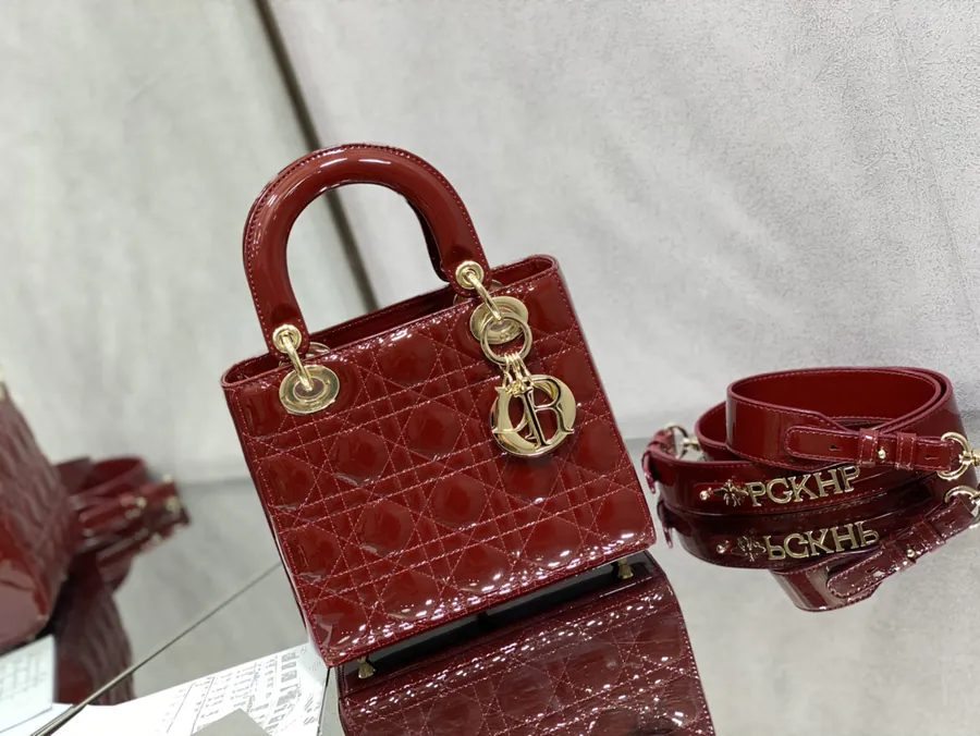 P700 Lady Four Compartment Lacquered Leather Shoulder Bag in Wine Red