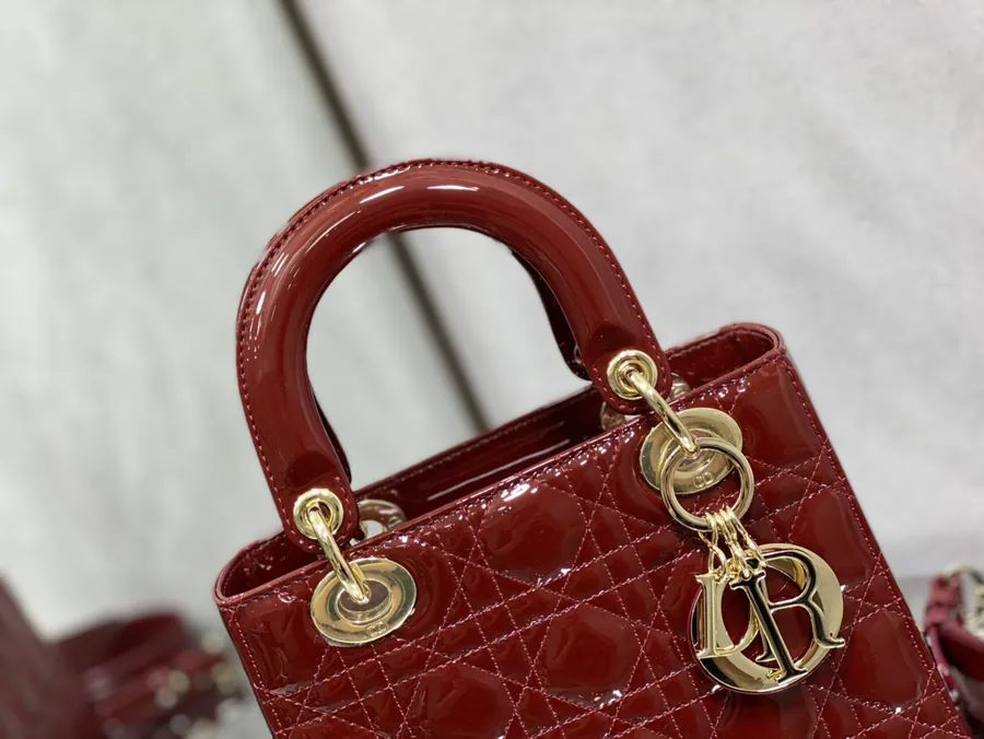 P700 Lady Four Compartment Lacquered Leather Shoulder Bag in Wine Red