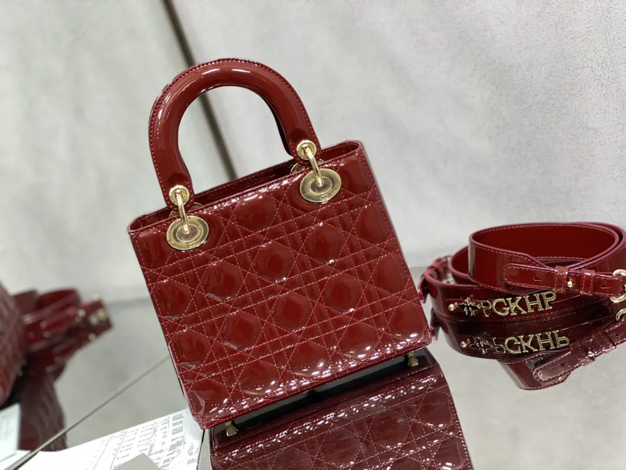 P700 Lady Four Compartment Lacquered Leather Shoulder Bag in Wine Red
