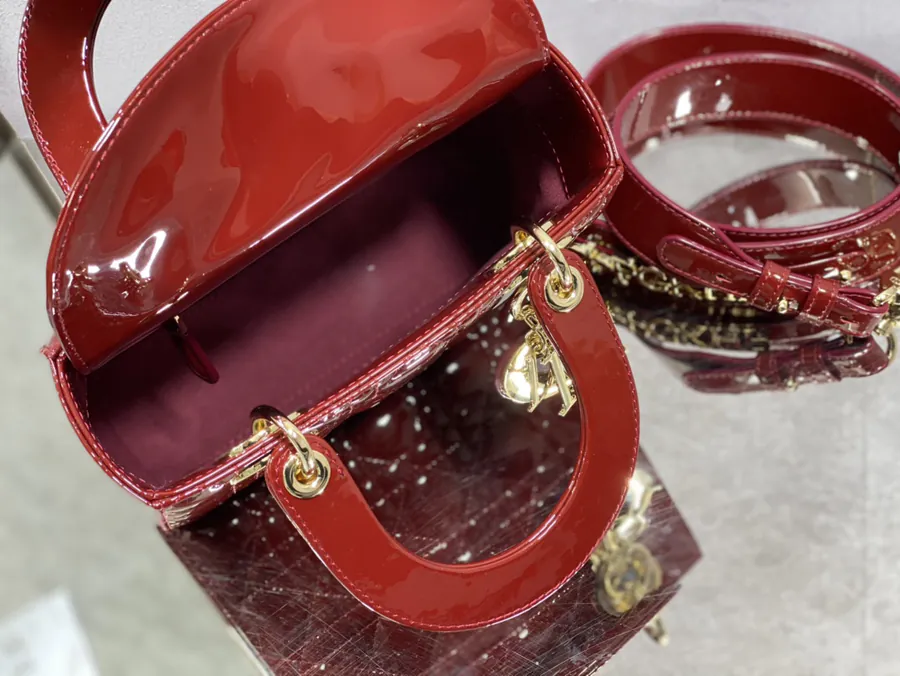 P700 Lady Four Compartment Lacquered Leather Shoulder Bag in Wine Red