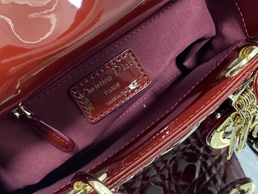 P700 Lady Four Compartment Lacquered Leather Shoulder Bag in Wine Red