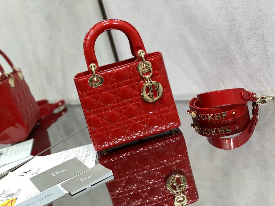 P700 Lady Four Compartment Lacquered Leather Shoulder Bag Cherry Red