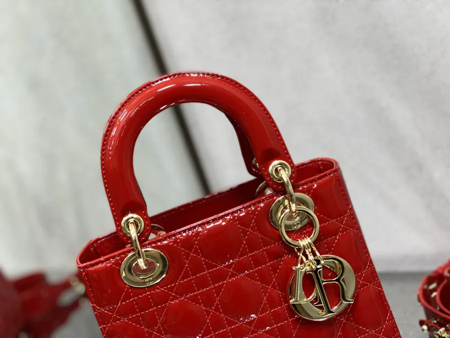 P700 Lady Four Compartment Lacquered Leather Shoulder Bag Cherry Red
