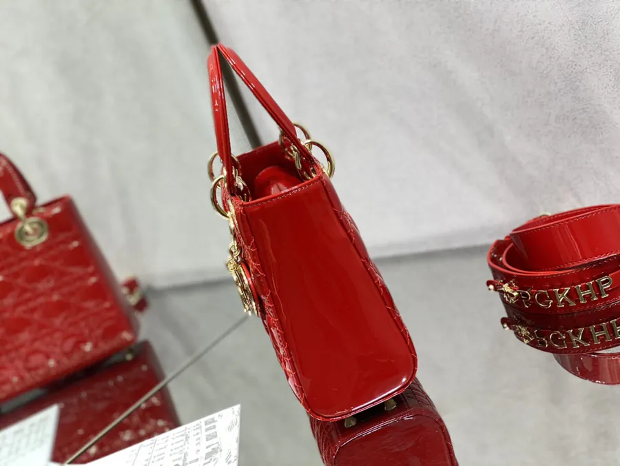 P700 Lady Four Compartment Lacquered Leather Shoulder Bag Cherry Red