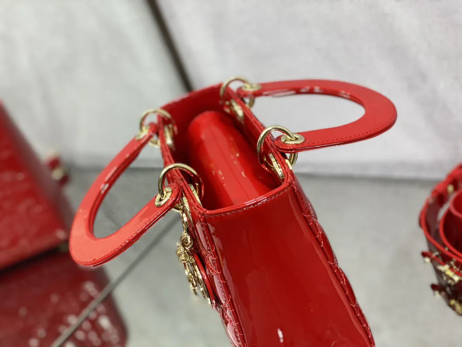 P700 Lady Four Compartment Lacquered Leather Shoulder Bag Cherry Red
