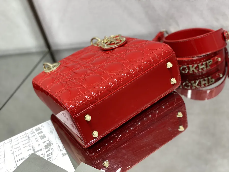 P700 Lady Four Compartment Lacquered Leather Shoulder Bag Cherry Red