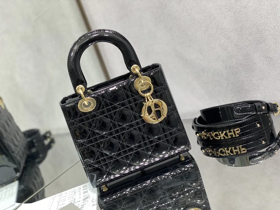 P700 Lady Four Compartment Lacquered Leather Shoulder Bag in Black