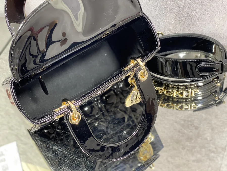 P700 Lady Four Compartment Lacquered Leather Shoulder Bag in Black