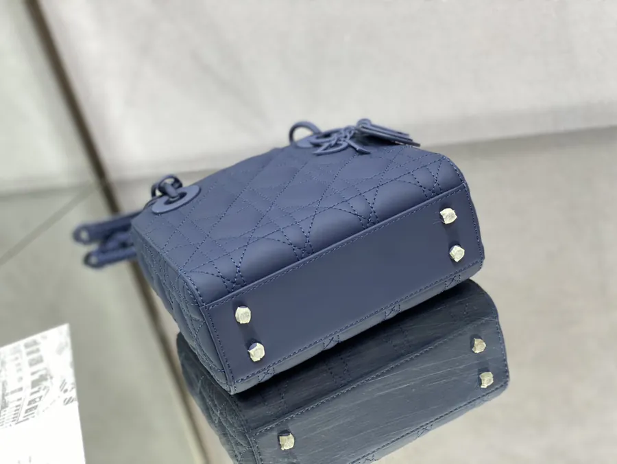 P600 Lady Three Compartment Fuzzy Leather Bag