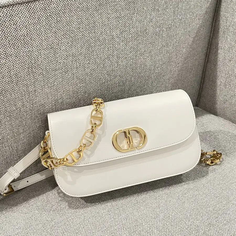 P680 30 Montaigne Avenue Bucket Bag
