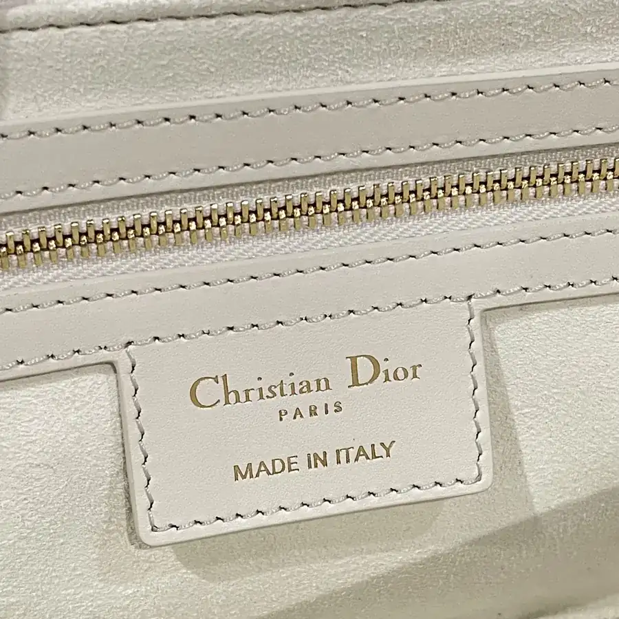 P680 30 Montaigne Avenue Bucket Bag