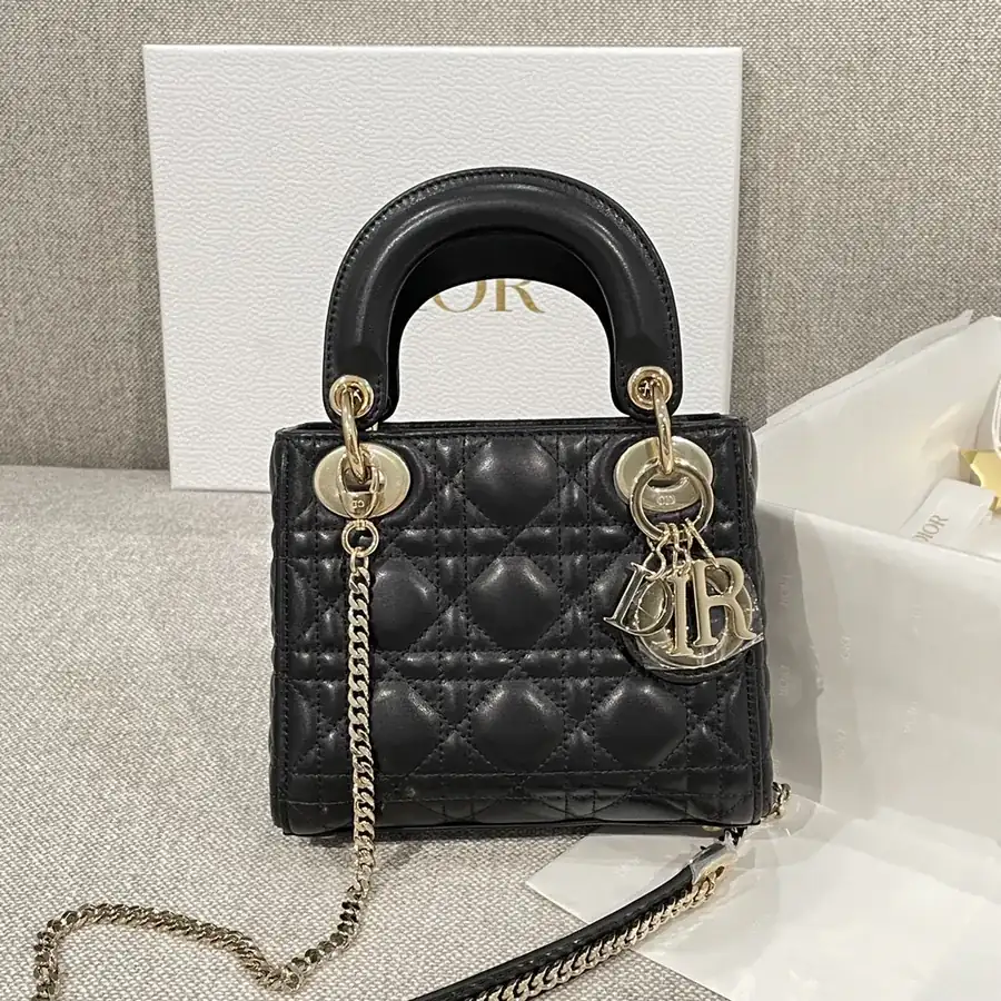P600 Premium Quality CD 17cm Lamb Black Gold Handbag