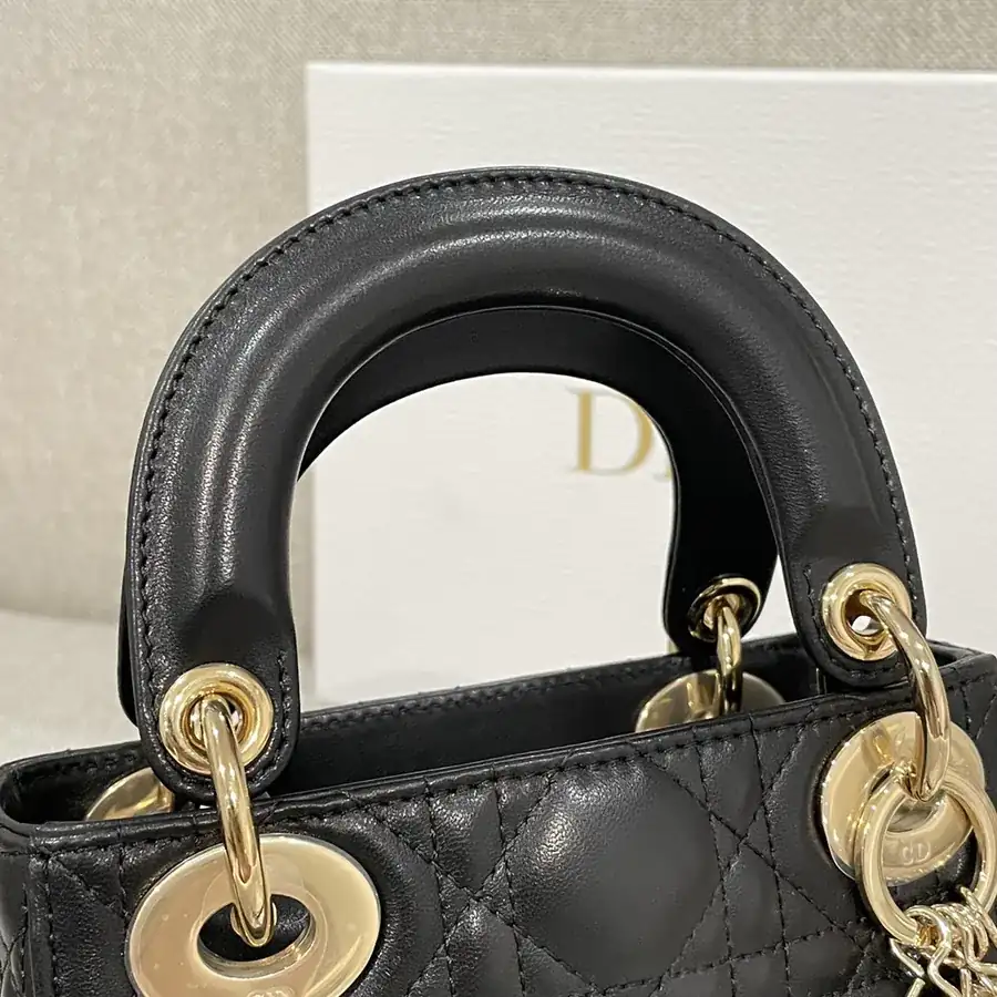 P600 Premium Quality CD 17cm Lamb Black Gold Handbag