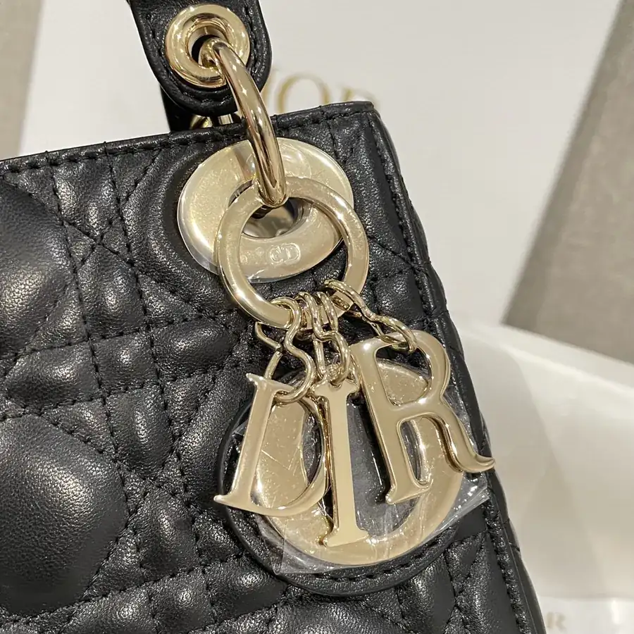 P600 Premium Quality CD 17cm Lamb Black Gold Handbag