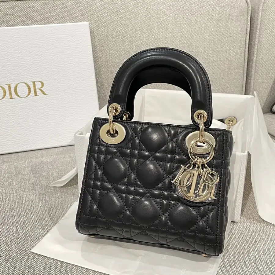 P600 Premium Quality CD 17cm Lamb Black Gold Handbag
