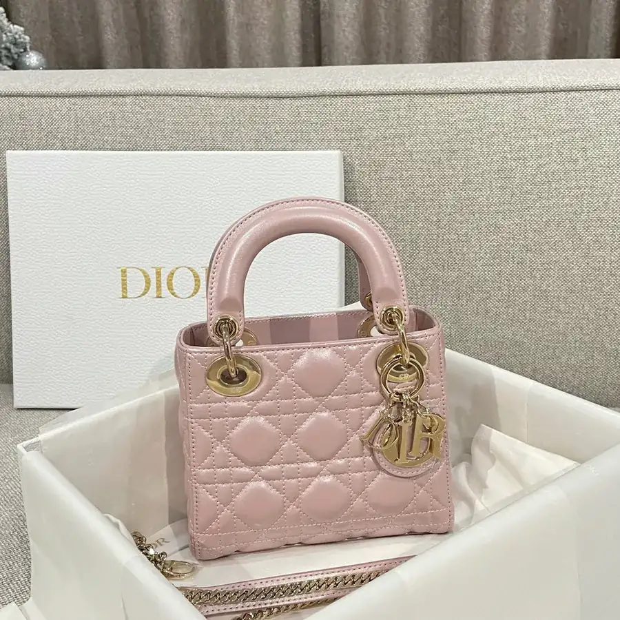 P600 Premium Quality CD 17cm Sheepskin Clutch