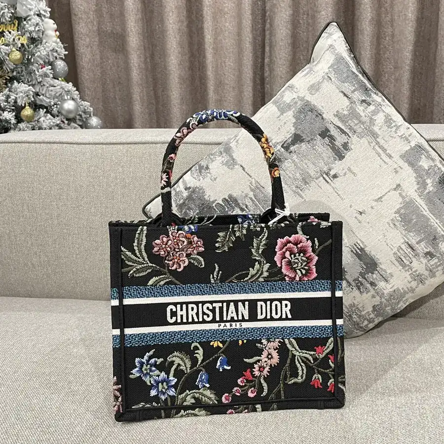 P480 CD 26cm Flower Black Bucket Bag