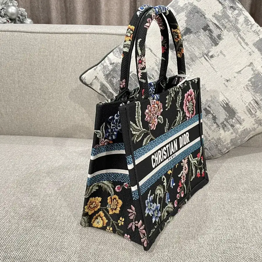 P480 CD 26cm Flower Black Bucket Bag