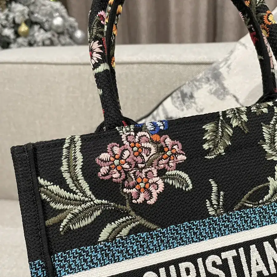 P480 CD 26cm Flower Black Bucket Bag