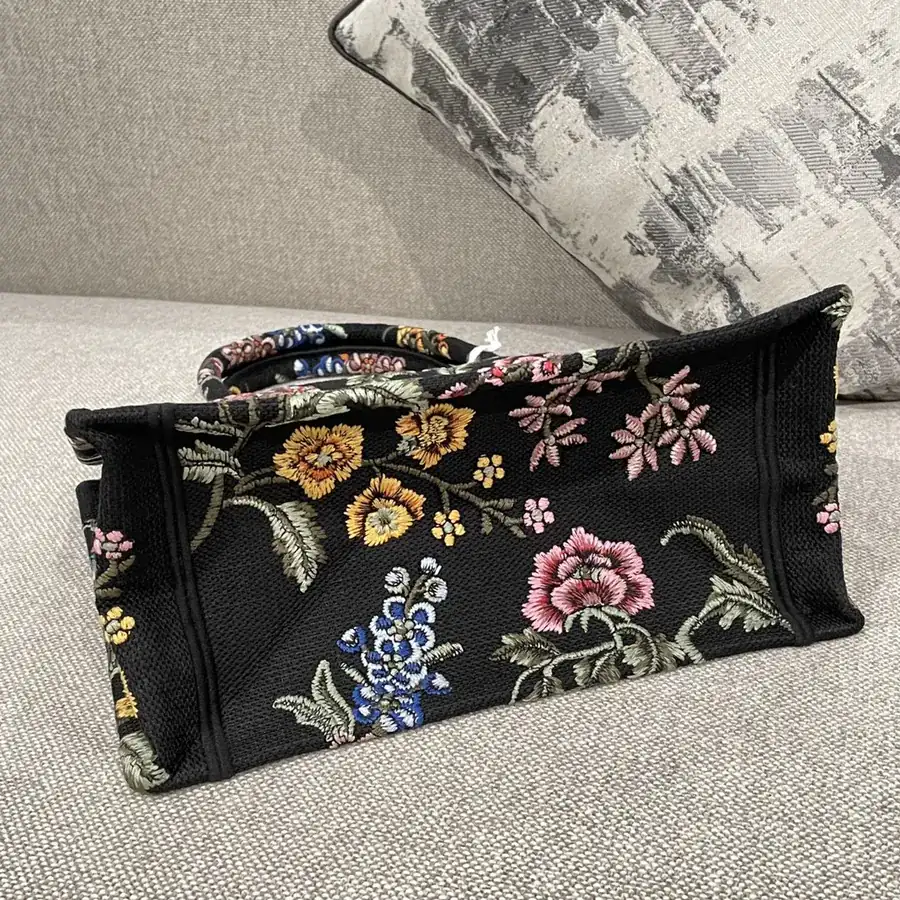 P480 CD 26cm Flower Black Bucket Bag