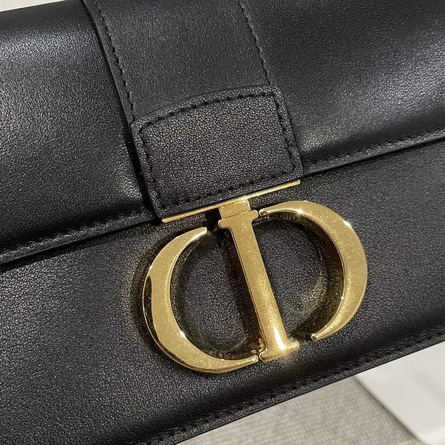 P650 Montaigne Small Black