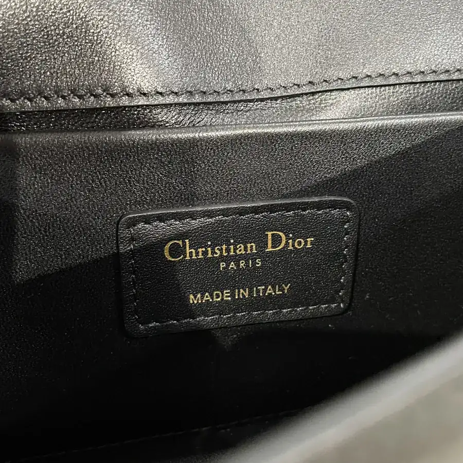 P650 Montaigne Small Black