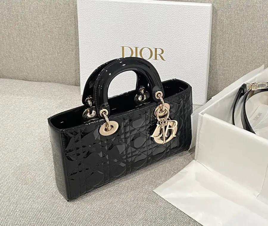 P700 Premium Quality D Joy26 Painted Leather Handbag