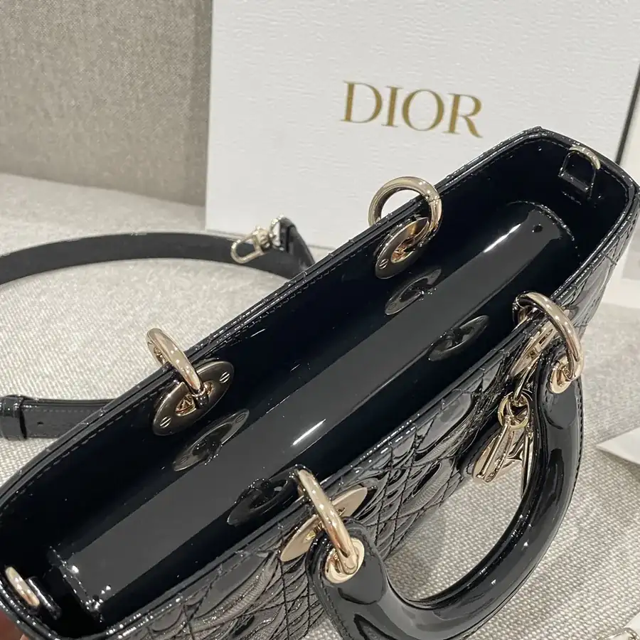 P700 Premium Quality D Joy26 Painted Leather Handbag