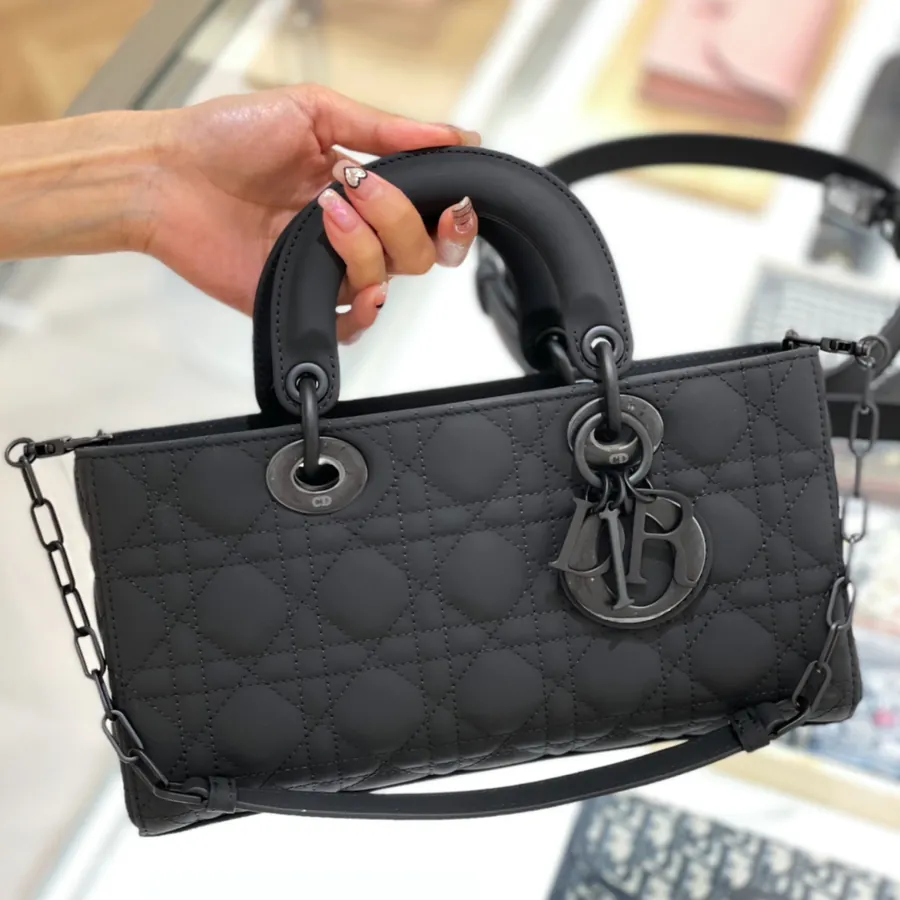 P700 D Joy 26 Grained Black Bucket Bag