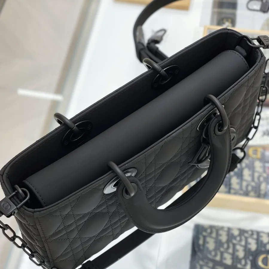 P700 D Joy 26 Grained Black Bucket Bag