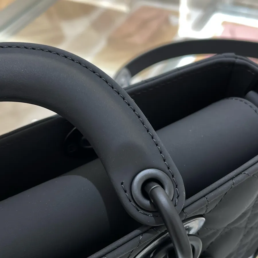 P700 D Joy 26 Grained Black Bucket Bag
