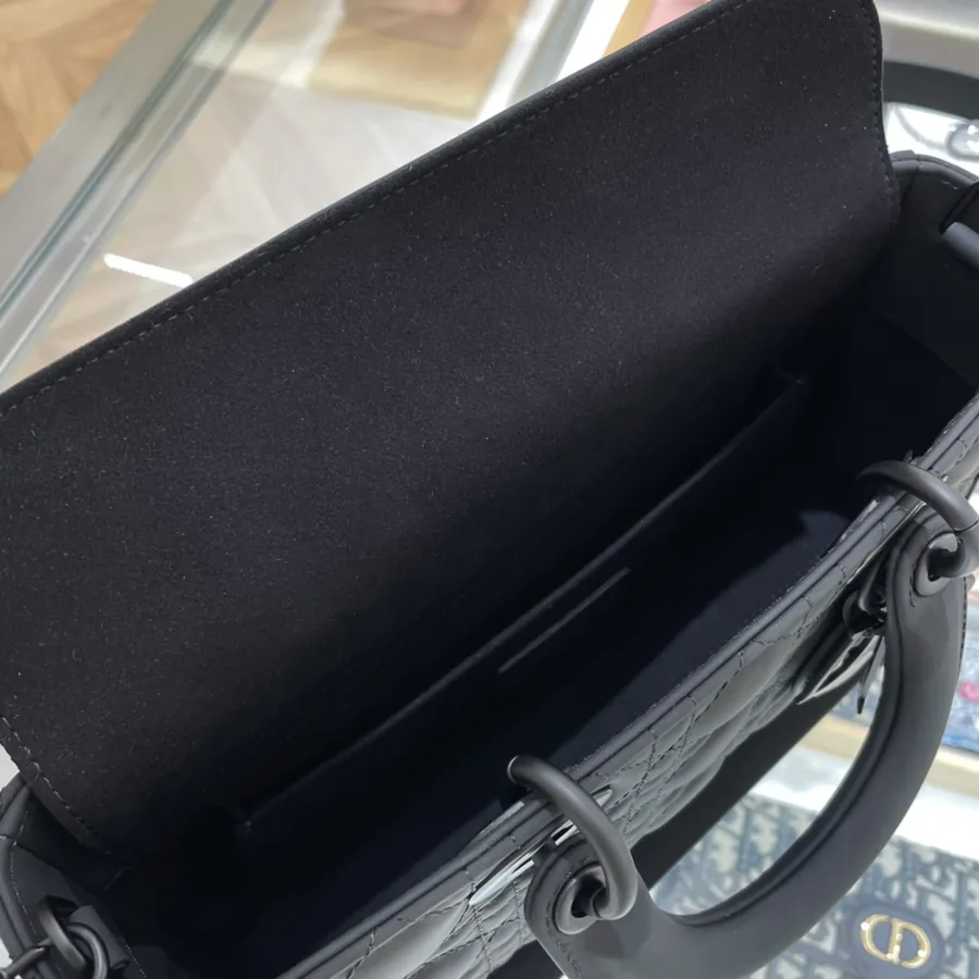 P700 D Joy 26 Grained Black Bucket Bag