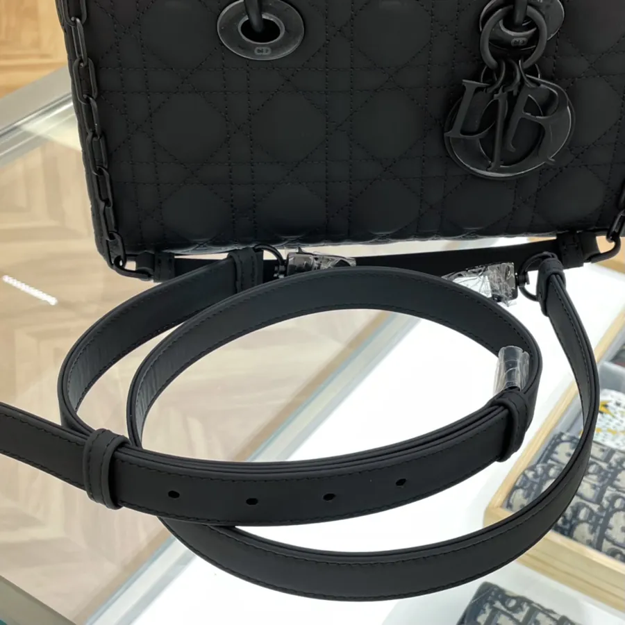P700 D Joy 26 Grained Black Bucket Bag