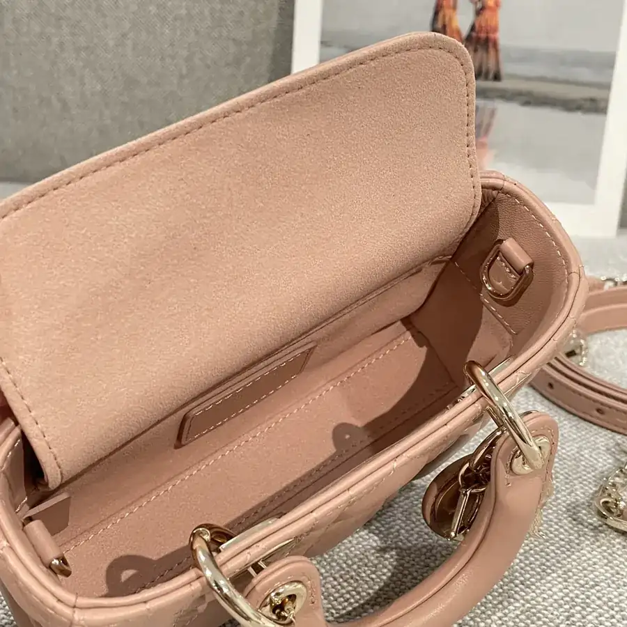 P600 D Joy 16cm Goat Leather Tote