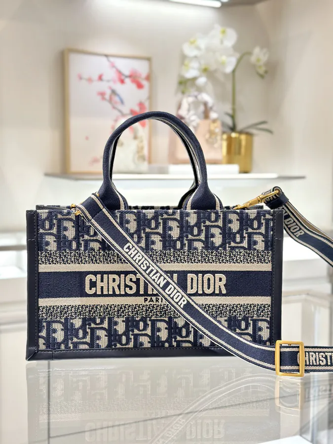 P650 Mini Tote Grained Calfskin
