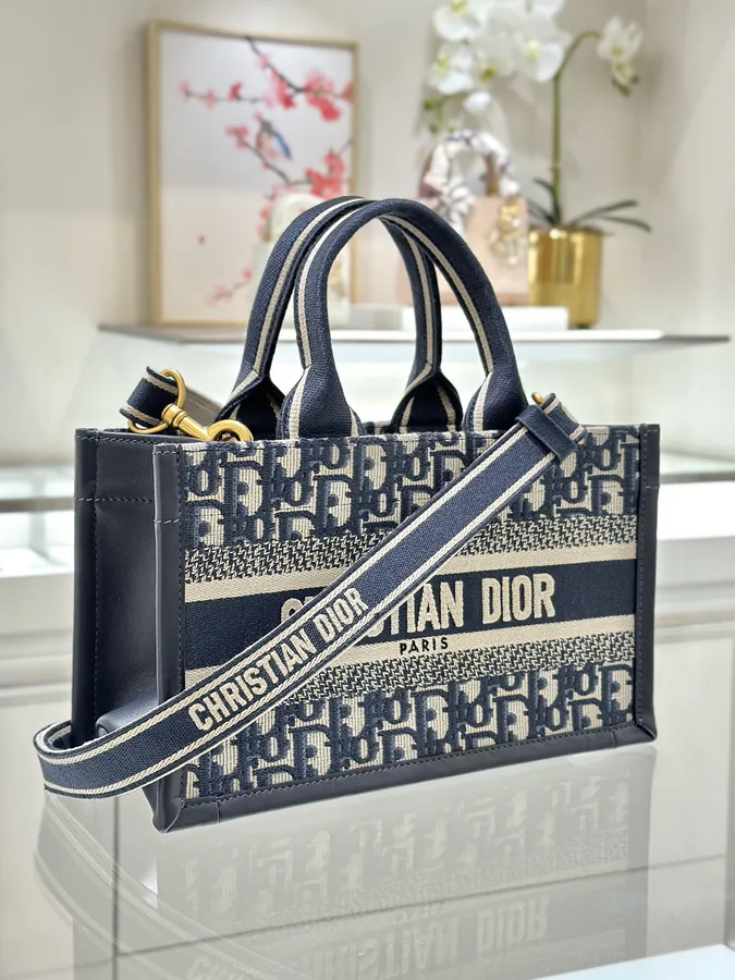 P650 Mini Tote Grained Calfskin