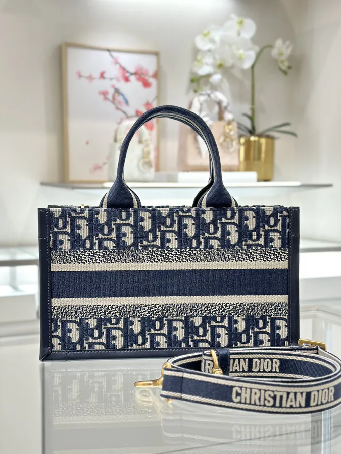 P650 Mini Tote Grained Calfskin