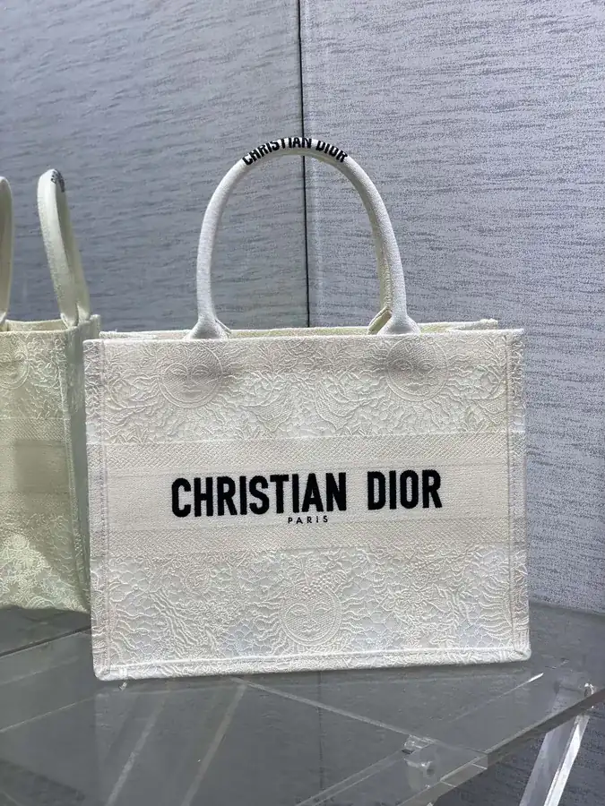 P520 Tote in Lace Sun Element Series, Medium Size