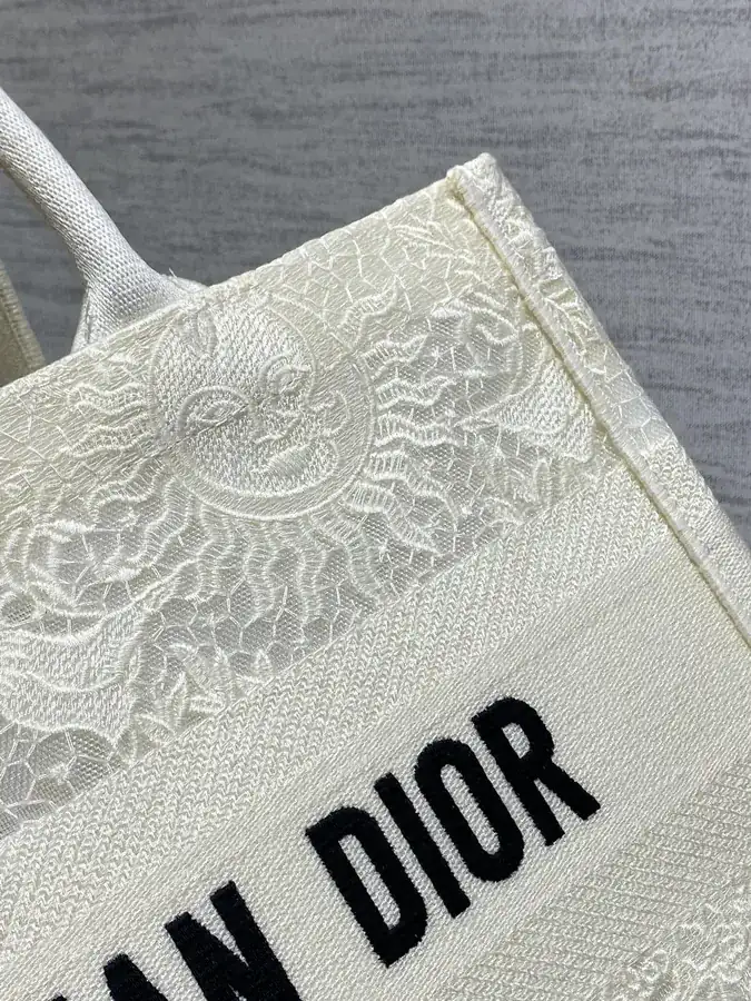P520 Tote in Lace Sun Element Series, Medium Size